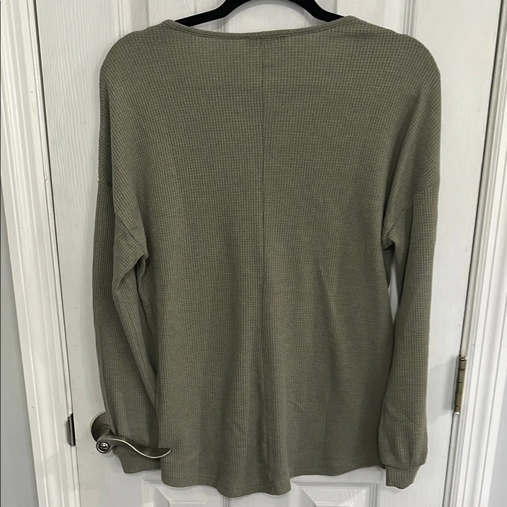 Olive Button-Detail Women's Top - Picture 2 of 3